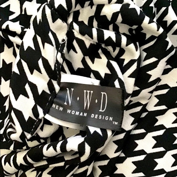 Houndstooth patterned infinity scarf - Picture 3 of 3